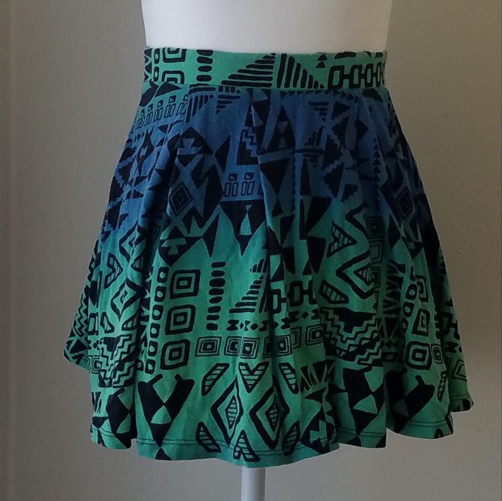 Patterned Mini Skirt - Picture 2 of 6
